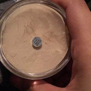 Setting powder makeup